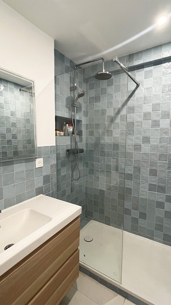 Salle de bain zellige bleu